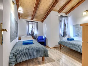 Fussboden, Interior Design, Flooring, Schlafzimmer, Bett, Möbel, Decke, Linens, Bettdecke, Zuhause