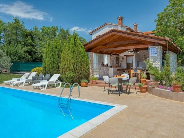Swimming Pool, Property, Building, House, Real Estate, Home, Patio, Backyard, Leisure, Estate
