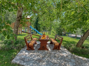 Plant, Tree, Table, Natural Landscape, Wood, Outdoor Furniture, Grass, Shade, Leisure, Recreation