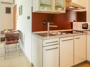 Countertop, Küche, Zimmer, Cabinetry, Möbel, Eigentum, Major Appliance, Herd, Interior Design, Haushaltsgerät
