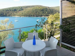 Eigentum, Balkon, Haus, Grundeigentum, Zimmer, Interior Design, Gebäude, Möbel, Tabelle, Urlaub