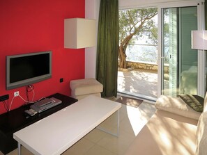 Room, Furniture, Property, Interior Design, Building, Wall, House, Living Room, Floor, Bedroom