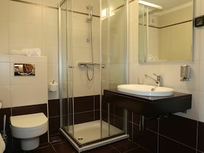 Property, Mirror, Plumbing Fixture, Sink, Bathroom, Building, Purple, Tap, Interior Design