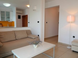 Property, White, Table, Lighting, Couch, Interior Design, Wood, Comfort, Living Room