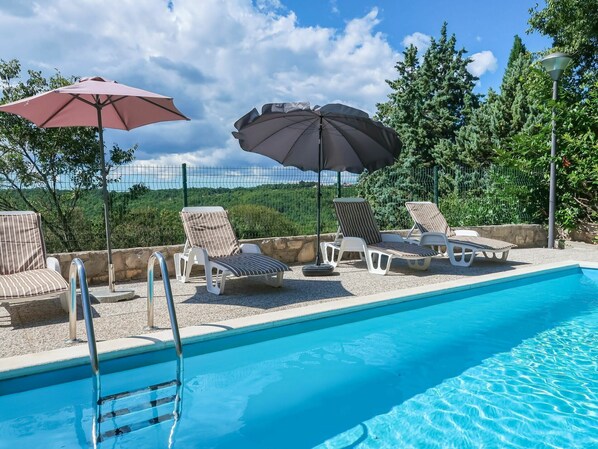 L'Eau, Propriété, Ciel, Plante, Nuage, Meubles, Parapluie, Piscine, Bleu Azur, Arbre