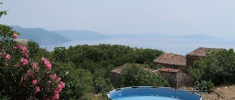 Cielo, Pianta, Nube, Fiore, Acqua, Corpo D'Acqua, Piscina, Paesaggio, Area Rurale, Tempo Libero