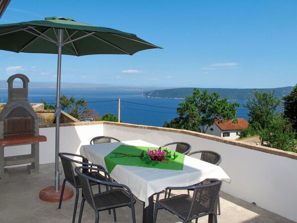 Ciel, Table, Meubles, Propriété, Bâtiment, L'Eau, Bleu Azur, La Nature, Ombre, Chaise