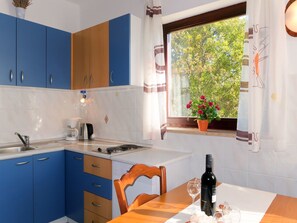 Pièce, Propriété, Meubles, Maison, Design Intérieur, Cuisine, Tuile, Bâtiment, Cabinetry, Évier