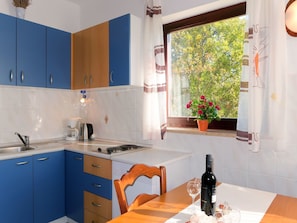 Pièce, Propriété, Meubles, Maison, Design Intérieur, Cuisine, Tuile, Bâtiment, Cabinetry, Évier