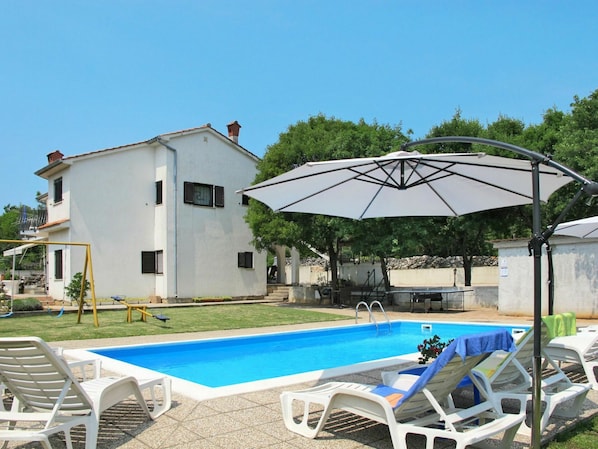 Ciel, Propriété, Plante, Bâtiment, Piscine, Ombre, Mobilier De Jardin, Arbre, Balancelle, Architecture