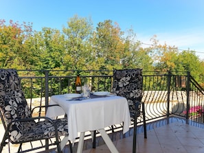 Propriété, Immobilier, Table, Arbre, Maison, Arrière-Cour, Meubles, Patio, Domicile, Pièce