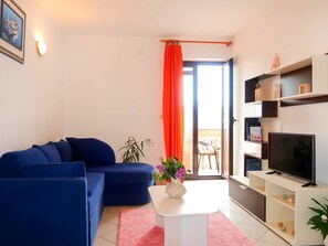 Möbel, Eigentum, Bilderrahmen, Zimmerpflanze, Couch, Komfort, Pflanze, Azurblau, Blau, Wohnzimmer