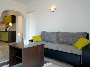 Tabelle, Möbel, Couch, Zimmerpflanze, Beleuchtung, Interior Design, Studio Couch, Rechteck, Wohnzimmer, Holz