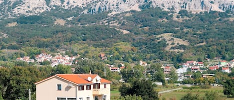 Cielo, Proprietà, Montagna, Ecoregione, Pianta, Azzurro, Paesaggio Naturale, Finestra, Ambiente Naturale, Highland