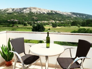 Property, Furniture, Table, Patio, House, Real Estate, Outdoor Table, Building, Balcony, Landscape