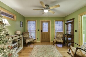 Entry way into cabin