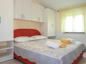 Furniture, Building, Window, Comfort, Wood, Interior Design, Bed Frame, Floor, Bed