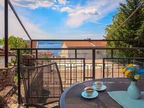 Balkon, Gartenmöbel, Wohnung, Eisen, Stuhl, Geländer, Tisch Im Freien, Veranda, Zaun, Schatten