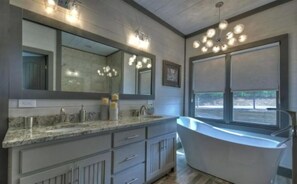 Entry Level Master Ensuite Bathroom