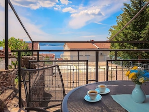 Balcon, Mobilier De Jardin, Appartement, Le Fer, Chaise, Balustrade, Tableau De Plein Air, Porche, Clôture, Ombre