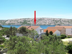 Himmel, Wasser, Gebäude, Azurblau, Pflanze, Baum, Fenster, Berg, Wohngebiet, Turm