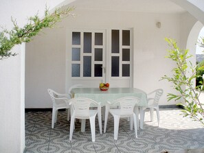 Weiss, Zimmer, Möbel, Eigentum, Haus, Tabelle, Stuhl, Interior Design, Gebäude, Zuhause