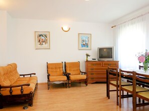 Zimmer, Möbel, Eigentum, Gebäude, Fussboden, Interior Design, Wartezimmer, Wohnzimmer, Menschliche Siedlung, Öffentlicher Raum