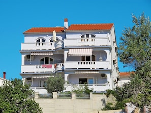 Property, House, Building, Architecture, Real Estate, Home, Villa, Apartment, Sky, Facade