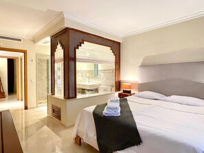 Bed,Bedroom