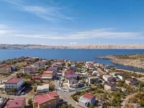 Water, Sky, Cloud, Building, Azure, Urban Design, Lake, Coastal And Oceanic Landforms, Landscape, Cityscape