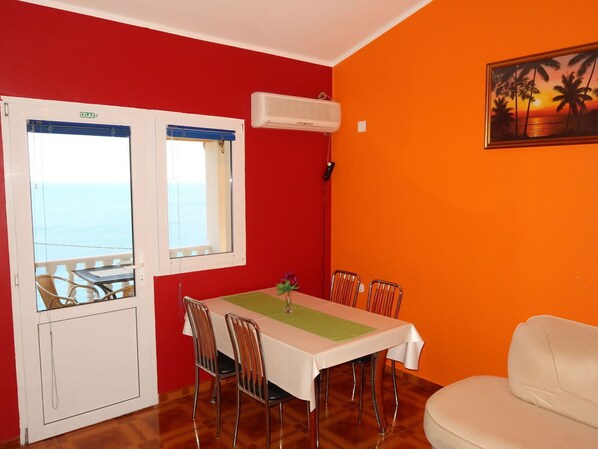 Eigentum, Möbel, Fenster, Tabelle, Gebäude, Stuhl, Interior Design, Orange, Cabinetry, Die Architektur