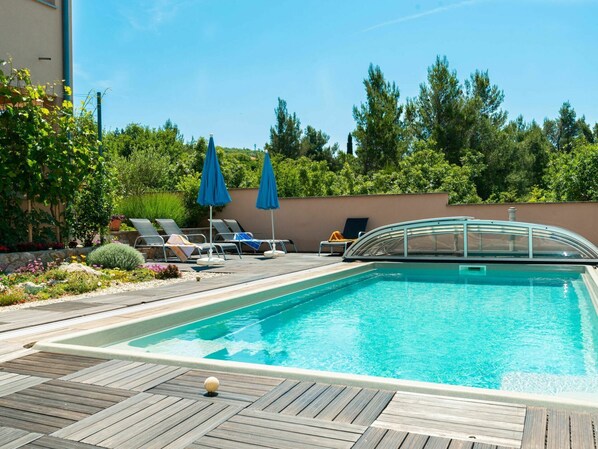 Water, Plant, Sky, Swimming Pool, Building, Green, Blue, Azure, Rectangle, Grass