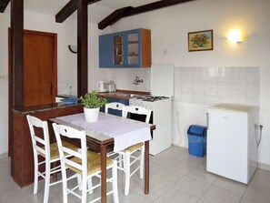 Cabinetry, Meubles, Propriété, Table, Comptoir, Bois, Cuisine, Design Intérieur, Sol, Sol