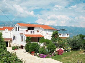 Plante, Ciel, Nuage, Bâtiment, Fenêtre, Maison, Lot Terre, Design Urbain, Quartier, Chalet