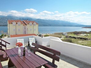 L'Eau, Ciel, Nuage, Bâtiment, Propriété, Montagne, Bois, Lac, Plante, Mobilier De Jardin