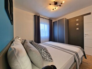 Propriété, Confort, Lumière, Design Intérieur, Éclairage, Ombre, Bois, Bâtiment, Cadre De Lit, Sol