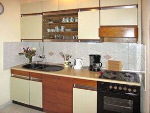 Countertop, Cabinetry, Property, Kitchen Sink, Kitchen, Sink, Kitchen Stove, Kitchen Appliance, Home Appliance, Wood