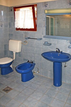Plumbing Fixture, Property, Sink, Window, Tap, Purple, Bathroom, Azure, Bathroom Sink