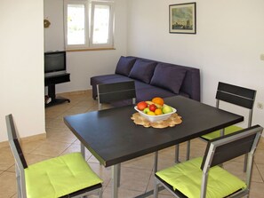 Zimmer, Möbel, Eigentum, Kaffetisch, Tabelle, Wohnzimmer, Interior Design, Fussboden, Gebäude, Haus