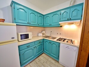 Cabinetry, Comptoir, Propriété, Meubles, Bleu, Appareil De Cuisine, Bleu Azur, Cuisine, Tiroir, Cuisinière