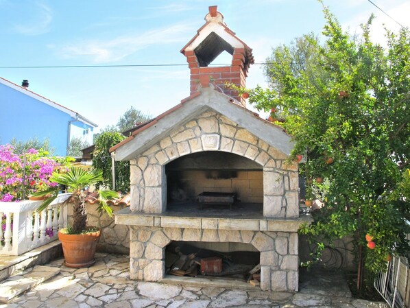 Property, Real Estate, Fireplace, Building, House, Masonry Oven, Home, Hearth, Architecture, Landscape
