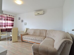 Furniture, Property, Couch, Interior Design, Wood, Comfort, Living Room, Flooring, Table