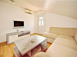 Meubles, Bâtiment, Propriété, Canapé, Table, Confort, Cabinetry, Design Intérieur, Salon, Bois