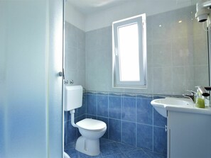 Spiegel, Eigentum, Sinken, Zapfhahn, Armatur, Bad Sink, Lila, Badezimmer, Fenster, Interior Design