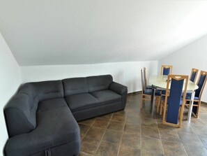 Couch, Möbel, Komfort, Holz, Gebäude, Studio Couch, Haus, Wohnzimmer, Flooring, Fussboden