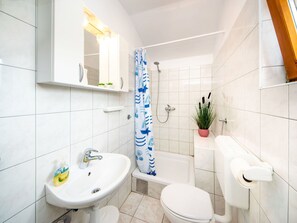 Tap, Plumbing Fixture, Plant, Sink, Property, Bathroom Sink, Mirror, Bathroom, Purple, Interior Design