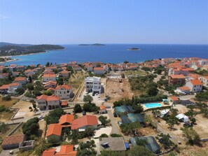 Water, Sky, Building, Azure, Coastal And Oceanic Landforms, Tree, House, Plant, Horizon, Urban Design