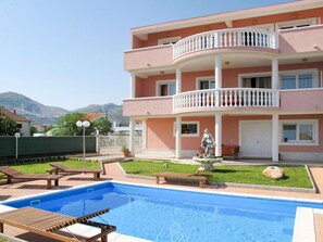 Eigentum, Gebäude, Haus, Grundeigentum, Zuhause, Villa, Wohngebiet, Wohnung, Schwimmbad, Resort