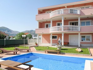 Eigentum, Gebäude, Haus, Grundeigentum, Zuhause, Villa, Wohngebiet, Wohnung, Schwimmbad, Resort