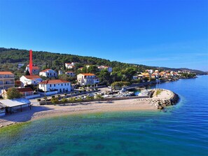 Water, Sky, Building, Natural Landscape, Coastal And Oceanic Landforms, Horizon, Landscape, Beach, Headland